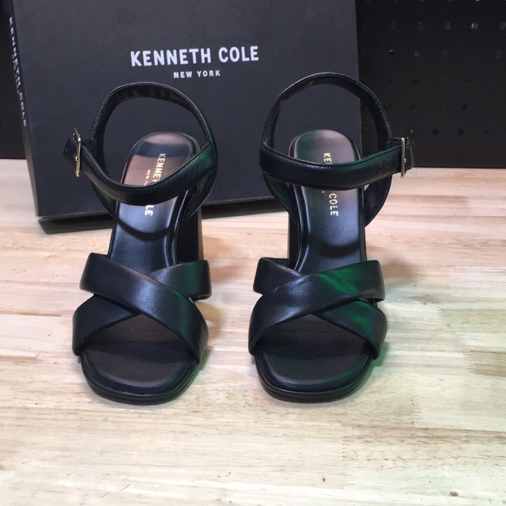New WB Woman’s Kenneth Cole Black Leather Block Heel Sandals - Picture 3 of 6